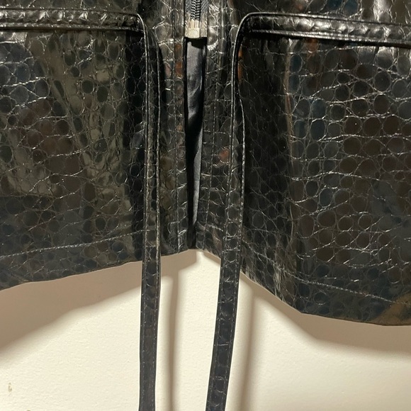 Outer Edge Black Crocodile-Pattern  PU Jacket – Medium - Picture 4 of 10